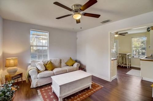 3319 Cherrywood Rd, Austin TX  78722-1628 exterior