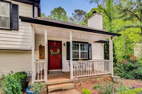 363 Ridgeview Dr, Auburn, GA 30011-2528