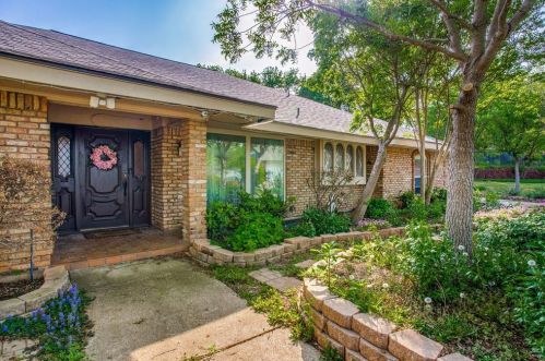833 Tennis View Ct, Fort Worth, TX 76120-2855