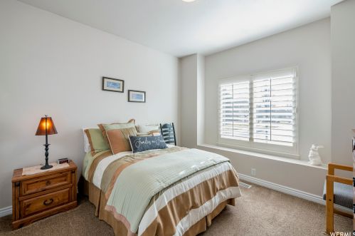 1238 Bateman Pt Dr, Taylorsville UT 84084-2590 exterior