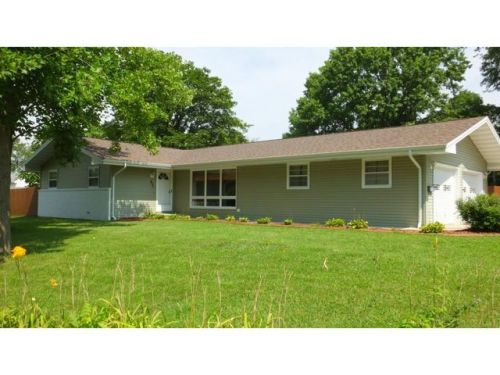 931 Biggs Dr, Charleston, IL 61920-1819