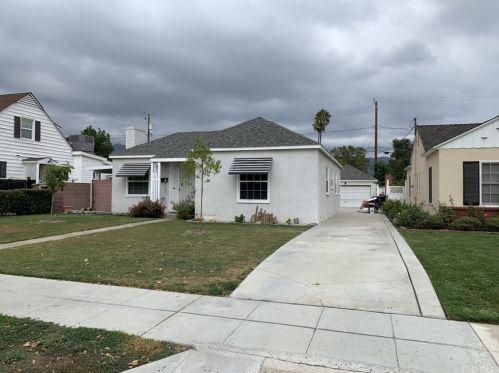 130 Beachwood Dr, Burbank, CA 91506-2133