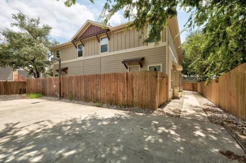 5701 Cougar Dr, Austin TX  78745-4211 exterior