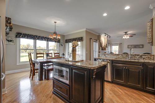 1702 Pine St, Spring Grove, IL 60081-7900