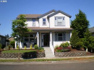 737 Pacific Dr, Interlachen, OR 97024-3795