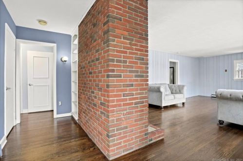 10 Steppingstone Pl, Norwalk, CT 06850-2400