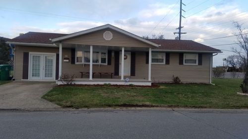 537 Meadow Cir, Hurricane WV  25526-1215 exterior