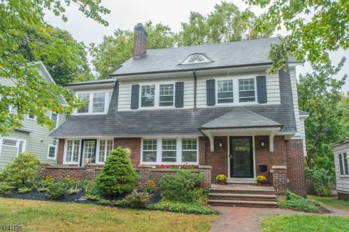 27 Warren Pl, Montclair, NJ 07042-2528