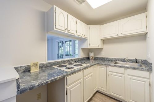 1565 Lazy River Ln, Atlanta GA  30350-3521 exterior