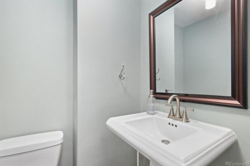 746 Monaco Pkwy, Denver CO  80220-6041 exterior
