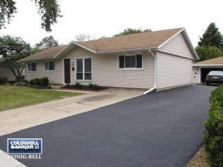 412 Macon Ave, Romeoville, IL 60446-1437