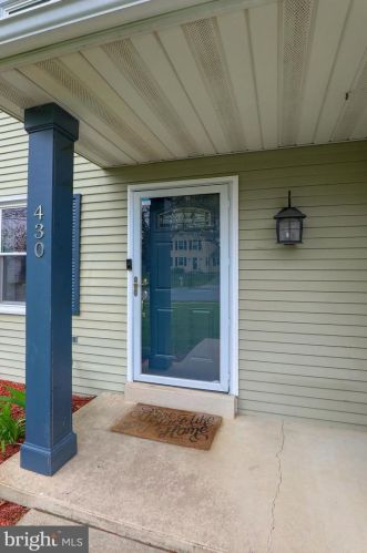 430 Ashford Dr, Lancaster, PA 17601-3536