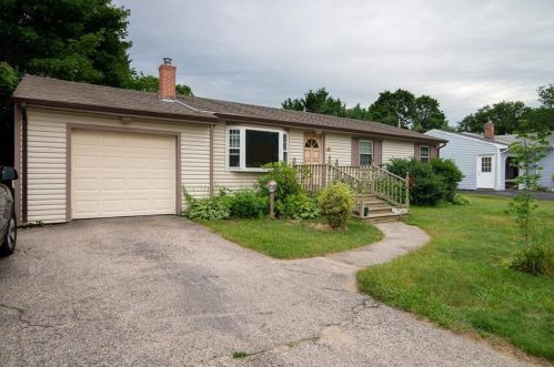 101 Bayview Ave, North Kingstown, RI 02852-1207