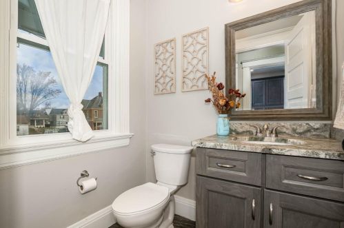 1912 Delaware Ave, Cincinnati OH  45212-3621 exterior