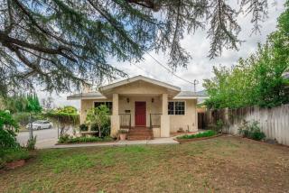 3257 Prospect Ave, Glendale, CA 91214-3364