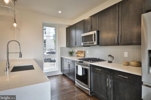 421 Front St, Philadelphia, PA 19123-4222