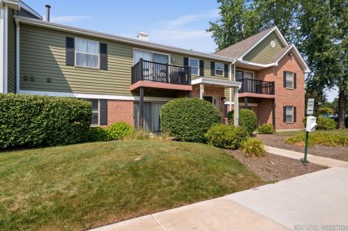 1569 Raymond Dr, Naperville IL  60563-2285 exterior