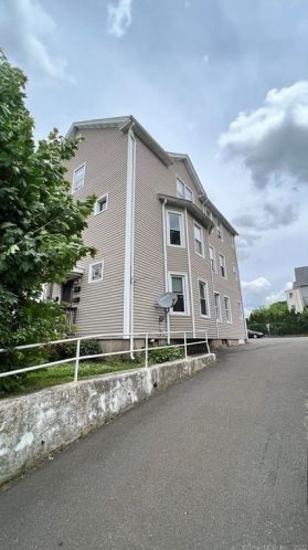 889 East St, New Britain, CT 06051-1734