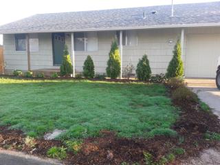 363 Bradley St, Woodburn, OR 97071-5733