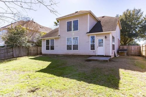 147 Hiver St, Uhland TX  78640-5494 exterior