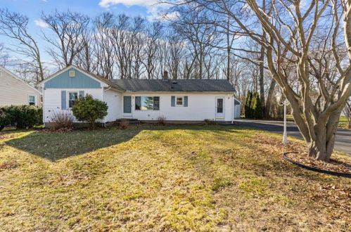 15 Scenic View Dr, Providence, RI 02919-2968