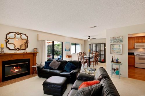 3057 Camino Limero, Carlsbad, CA 92009-4525