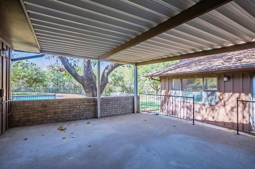 600 Blue Lk Dr, Fort Worth TX  76103-1108 exterior