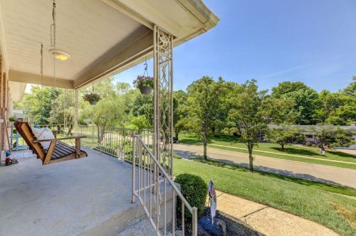 5682 Antoninus Dr, Cincinnati, OH 45238-1802