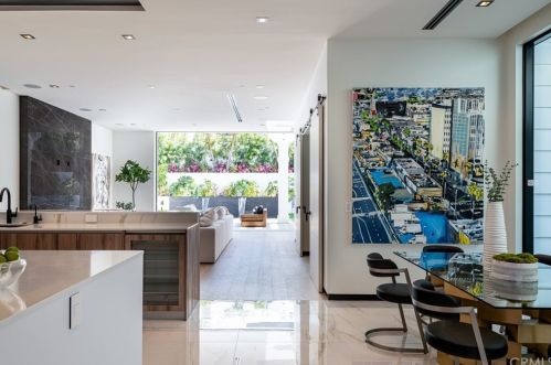 868 9th St, Manhattan Beach, CA 90266-5871