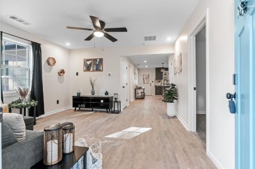 2525 Hood Ave, Atlanta GA  30318-6143 exterior