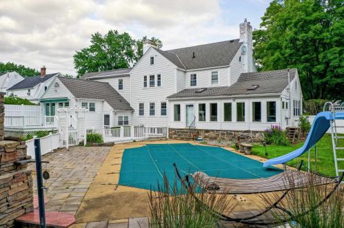 26 Orchard St, Laconia, NH 03246-3027