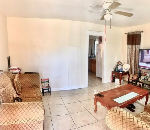 1077 3rd St, Santa Ana, CA 92703-3931