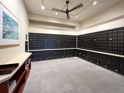 1212 Punahou St, Honolulu HI  96826-1031 exterior