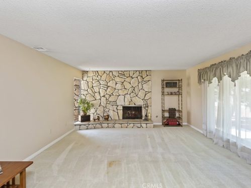 5550 Gloucester Way, Riverside CA  92506-3425 exterior
