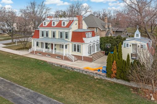 137 Oxford Ave, Willowbrook IL  60514-1151 exterior