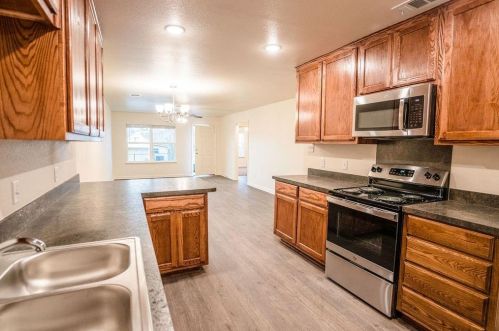 955 Allen Ave, Fort Worth, TX 76104-7540