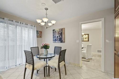 2520 Flintridge Dr, Glendale CA  91206-1033 exterior