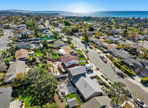 1731 Freda Ln, Cardiff By The Sea CA  92007-1108 exterior