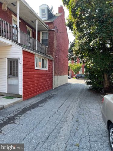 217 Walnut St, Lancaster PA  17602-2438 exterior