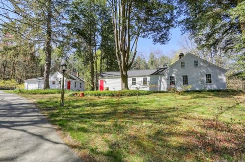248 Mashamoquet Rd, Pomfret Center, CT 06259-1723