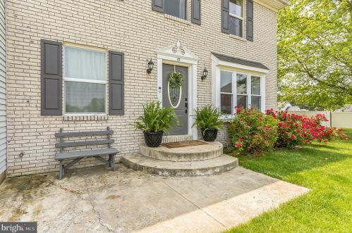 10 Hampshire Ct, Erial, NJ 08081-3049