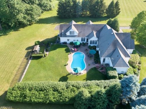 20 Fiddlers Way, Lafayette, NJ 07848-2202
