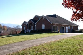 712 Waterstone Cir, Greeneville, TN 37745-3778