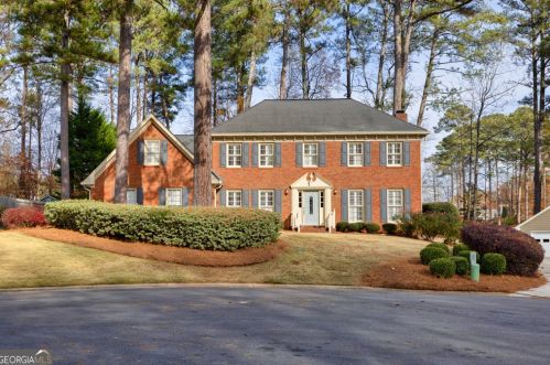 818 Brentway Ct, Lilburn, GA 30047-6649