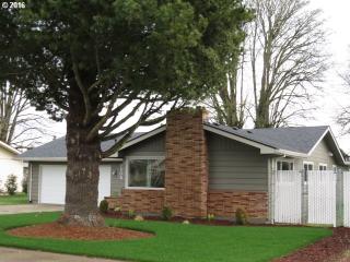 3202 1st St, Hubbard, OR 97032-9804