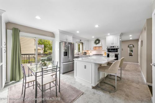 2 Leitrim Ln, Hazlet, NJ 07730-1171