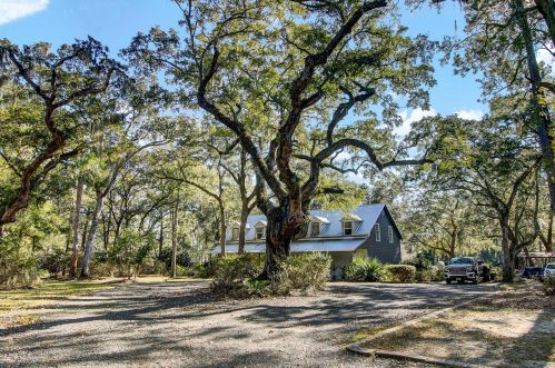 4252 Cloudmont Dr, Meggett, SC 29449-5884
