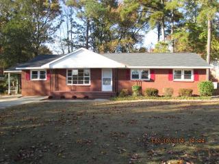 901 Orchard Dr, Fayetteville, NC 28303-3913