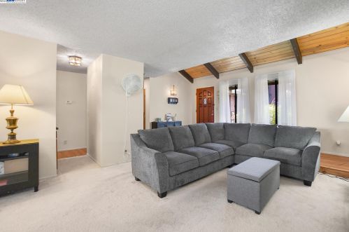 20017 Santa Maria Ave, Hayward, CA 94546-4251