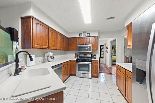 95 Old Orch Ln, Tinton Falls NJ 07712-2569 exterior